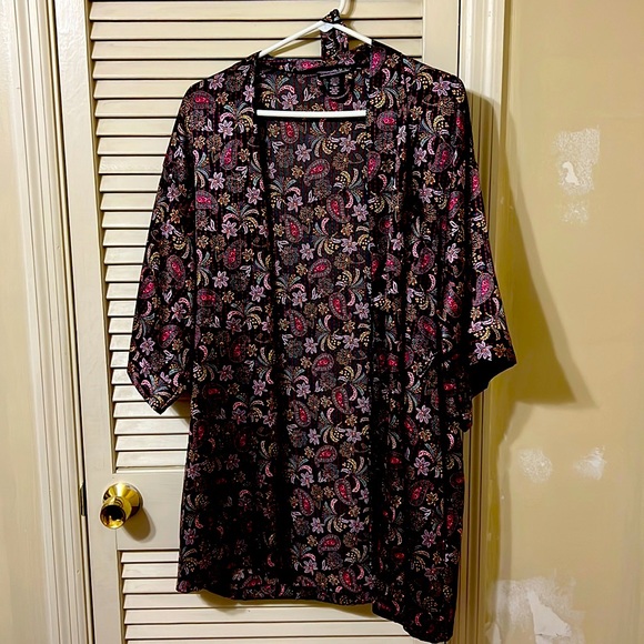 Victoria’s Secret robe size XS/S - black paisley pattern - Picture 1 of 3